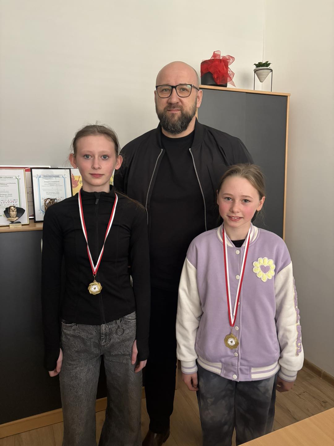 Taneczny sukces uczennic z klasy III a i IV a