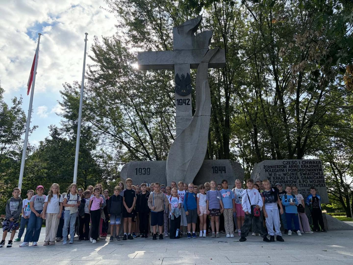 Cześć i Chwała Bohaterom!- odwiedzamy Miejsca Pamięci Narodowej.